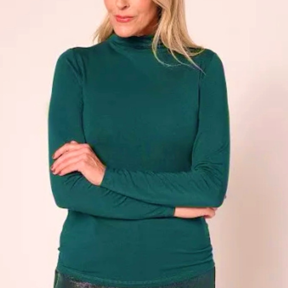 Jones Rivers -Green Turtleneck Sweater timeless classic